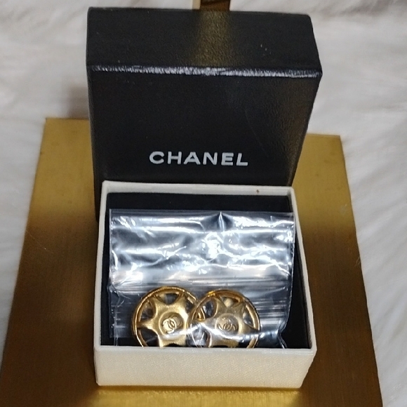 SALE! Authentic CHANEL Coco Mark Vintage Gold Plated Star Motif Earrings W Box - Picture 10 of 11
